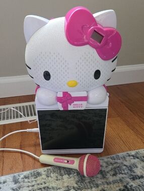 Hello Kitty CD+G Karaoke System Light Show
